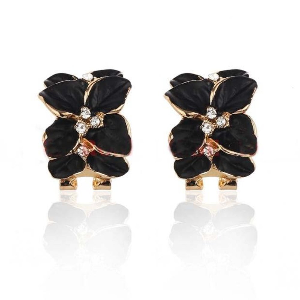 The Black Floral Ear Studs